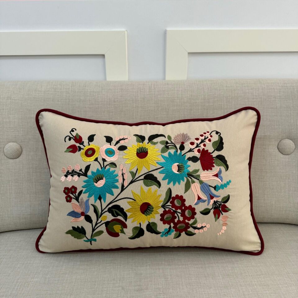 Çiçek Buketi Bordo Biyeli Dikdörtgen Kırlent Kılıfı