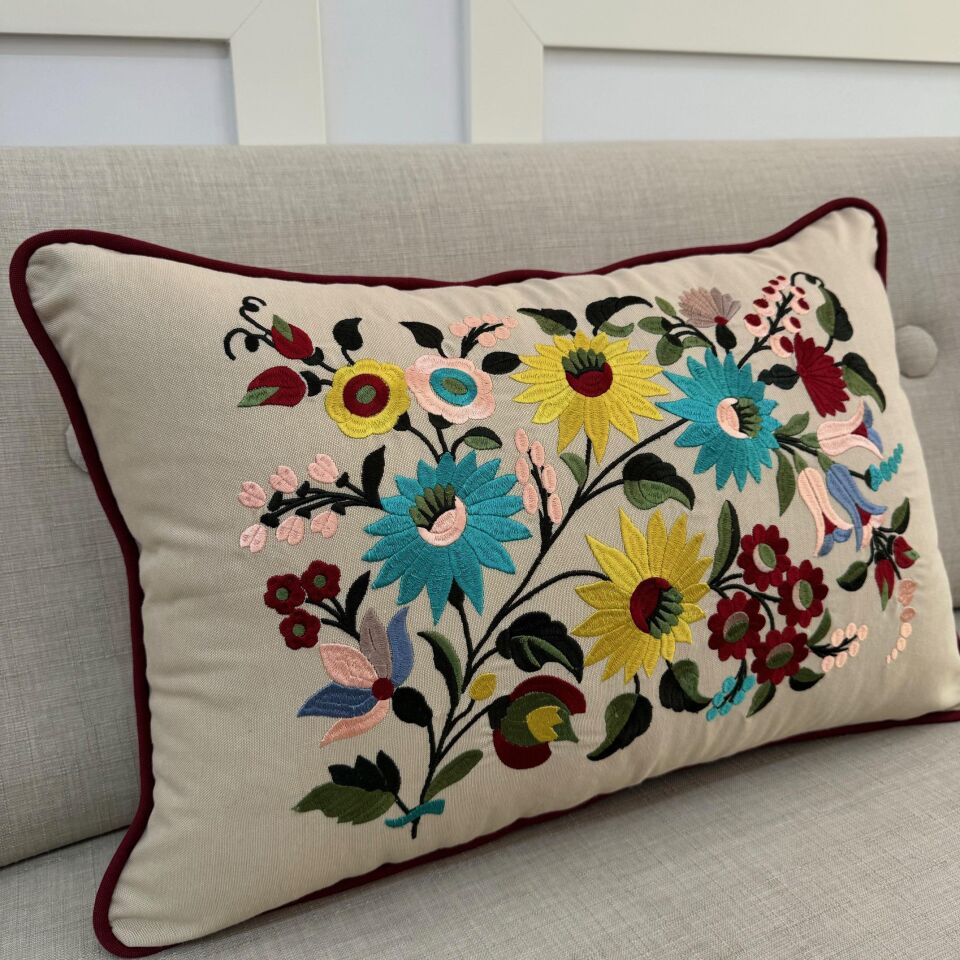 Çiçek Buketi Bordo Biyeli Dikdörtgen Kırlent Kılıfı