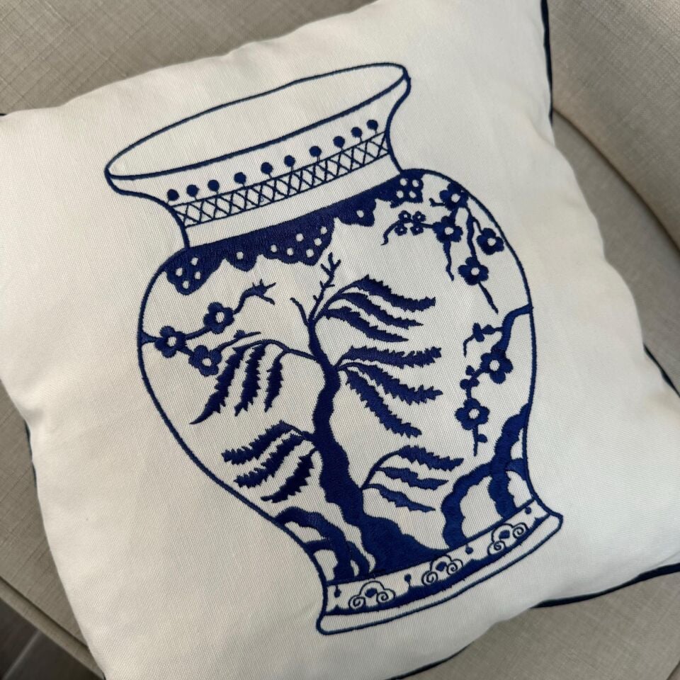 Lacivert Vazo Nakışlı/Biyeli Kırlent Kılıfı