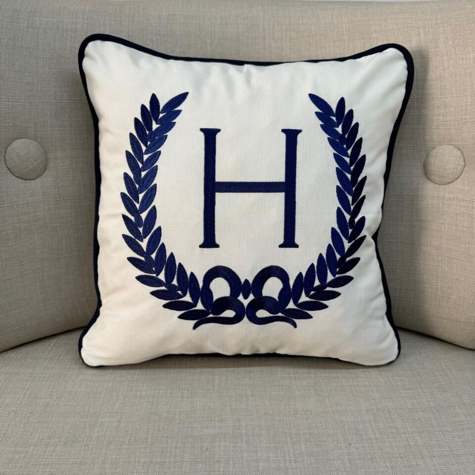 Lacivert Çelenk Nakışlı/Biyeli H Harfi Kırlent Kılfı