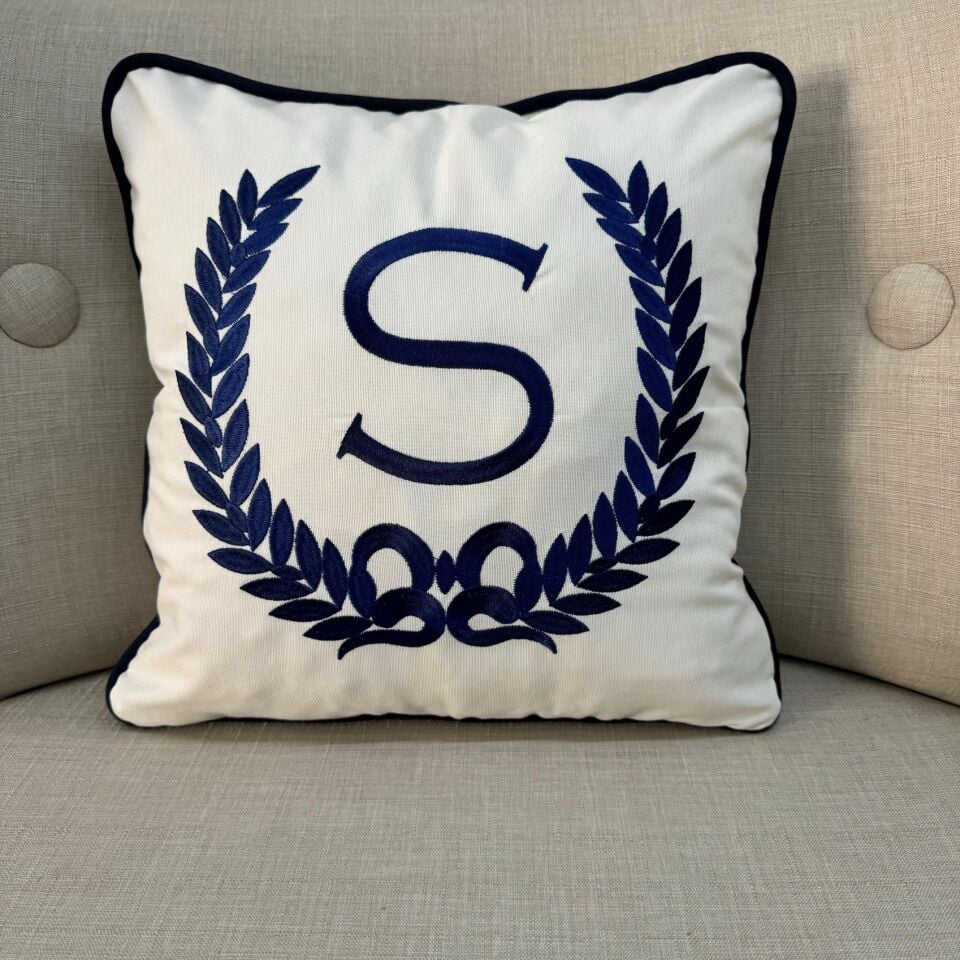 Lacivert Çelenk Nakışlı/Biyeli S Harfi Kırlent Kılfı