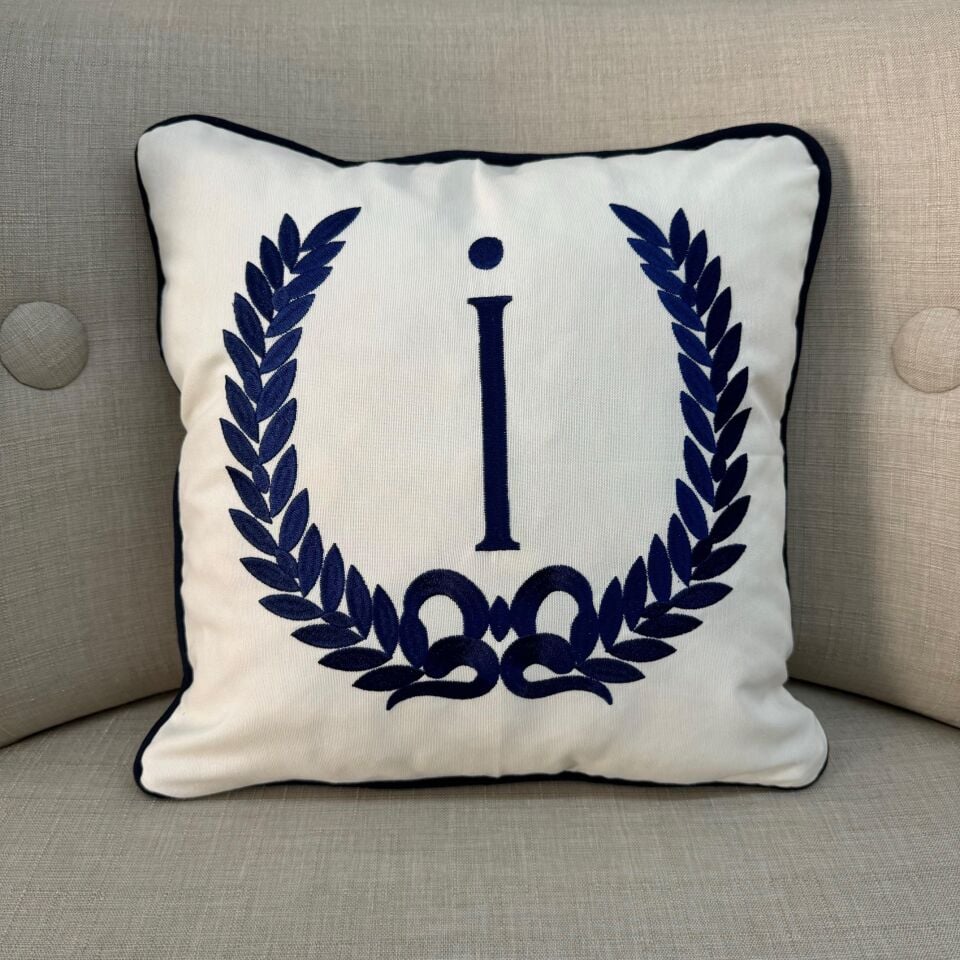 Lacivert Çelenk Nakışlı/Biyeli İ Harfi Kırlent Kılfı