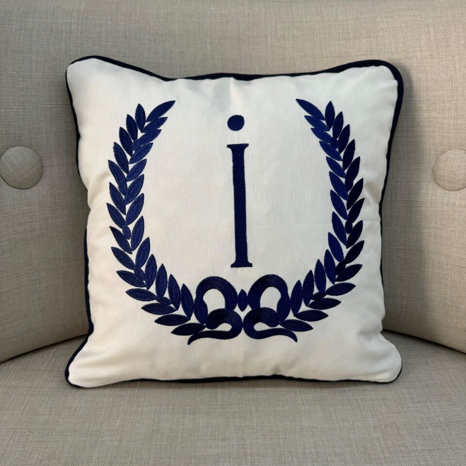 Lacivert Çelenk Nakışlı/Biyeli İ Harfi Kırlent Kılfı