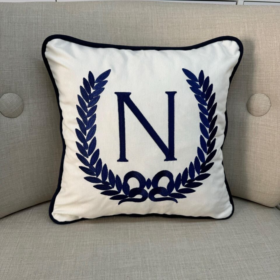 Lacivert Çelenk Nakışlı/Biyeli N Harfi Kırlent Kılfı