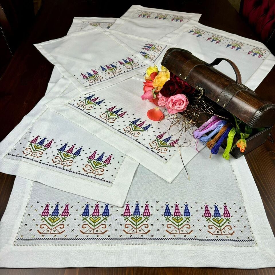 El İşlemesi Sümbüllü Hesapişi Ve Tel Kırmalı 5 Parça Salon Takımı