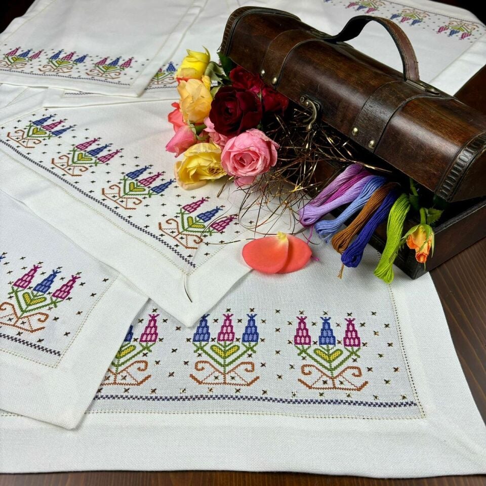 El İşlemesi Sümbüllü Hesapişi Ve Tel Kırmalı 5 Parça Salon Takımı