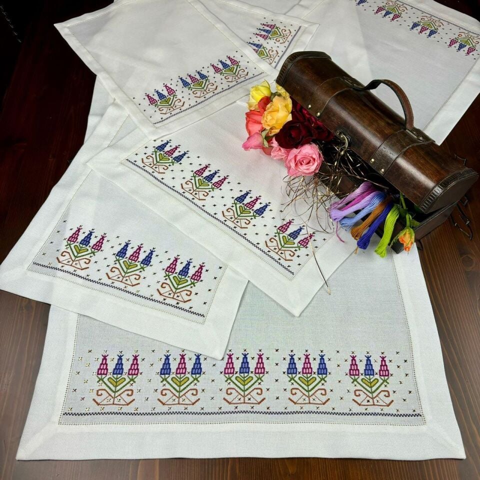 El İşlemesi Sümbüllü Hesapişi Ve Tel Kırmalı 5 Parça Salon Takımı