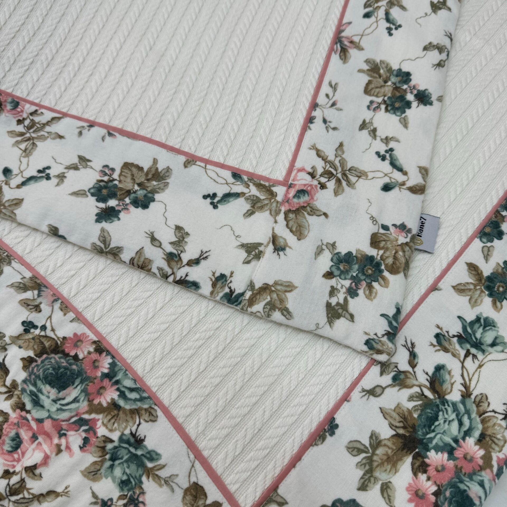 Pazen Kumaş Kenar Şeritli Biyeli Çift Kişilik Örgü Pike/Yatak Örtüsü