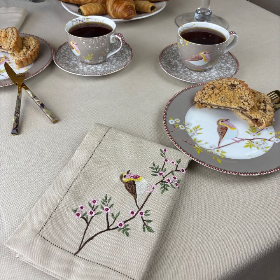 Kuş Nakışlı Masa Örtüsü Ve 8 Peçete Bej