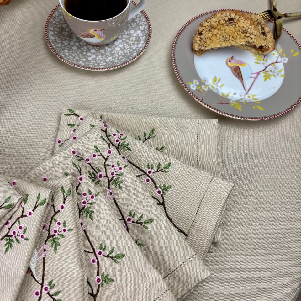 Kuş Nakışlı Masa Örtüsü Ve 8 Peçete Bej