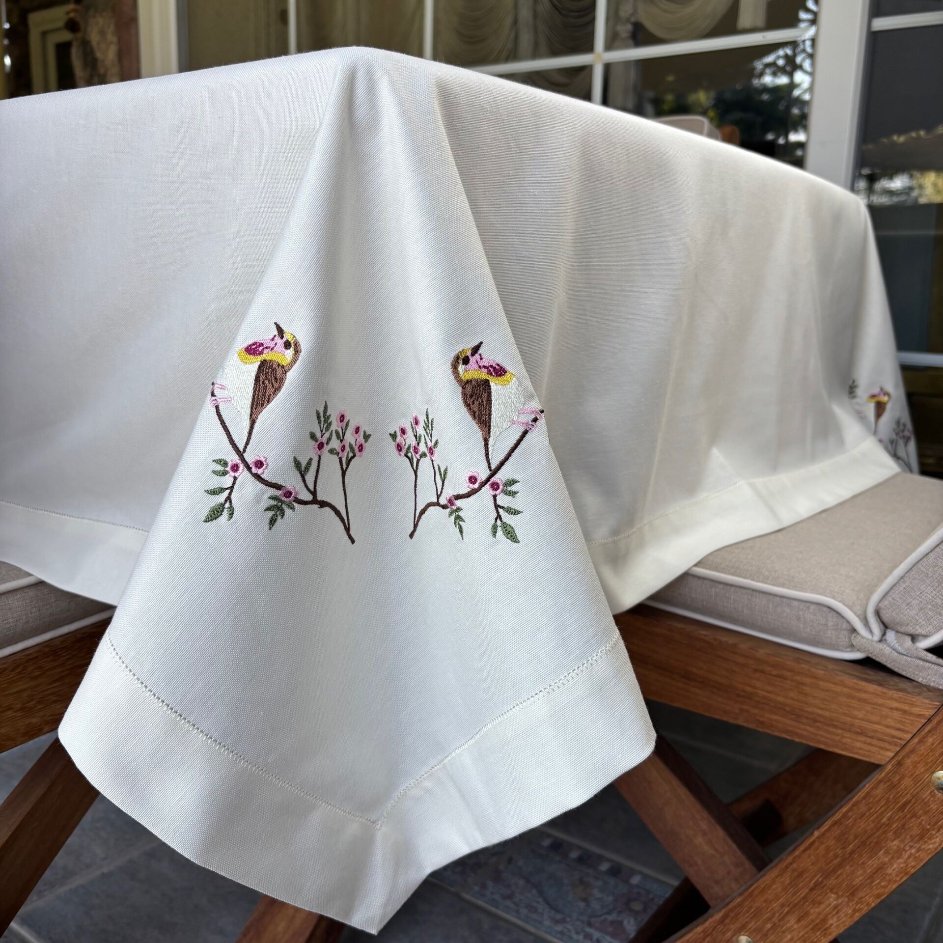 Kuş Nakışlı Masa Örtüsü Ve 8 Peçete Ekru