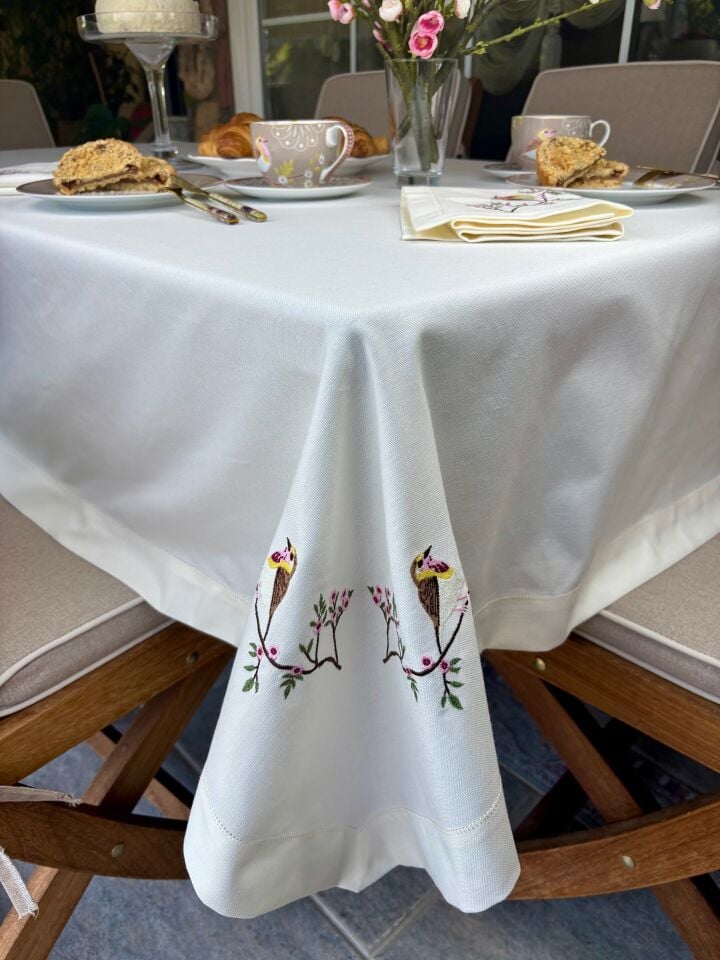 Kuş Nakışlı Masa Örtüsü Ve 8 Peçete Ekru