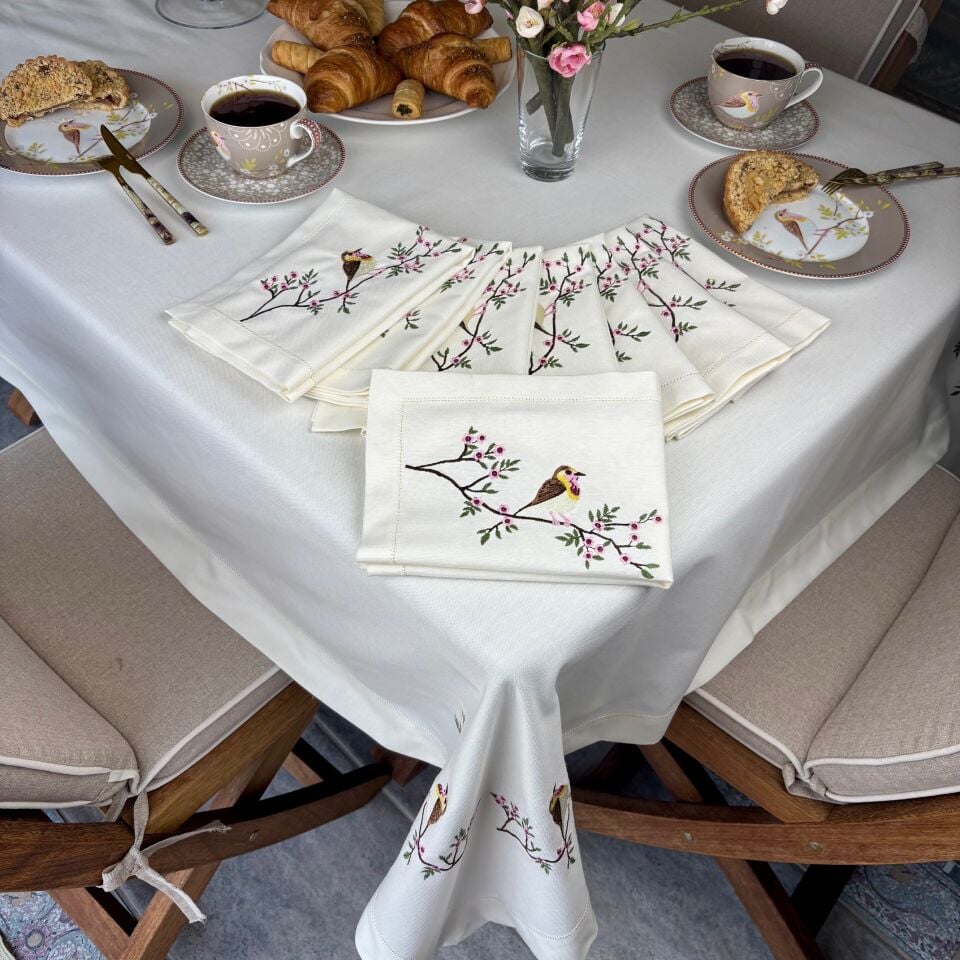 Kuş Nakışlı Masa Örtüsü Ve 8 Peçete Ekru