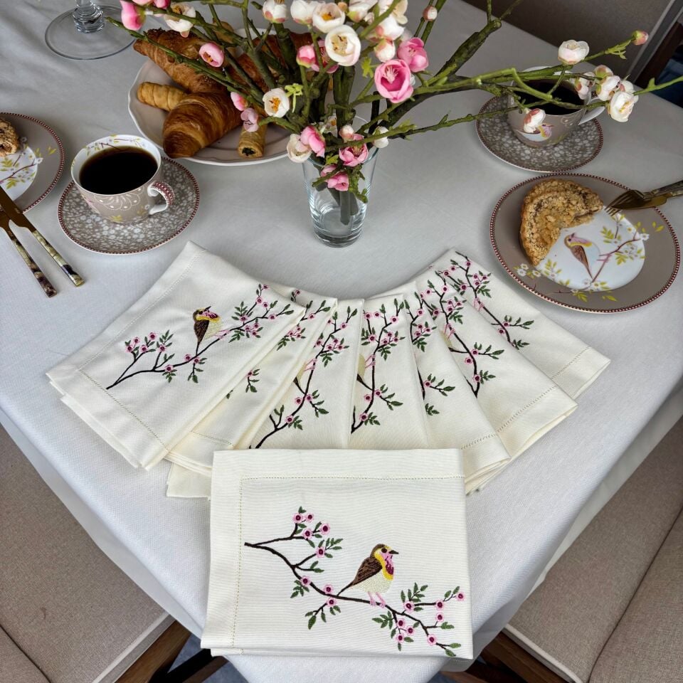 Kuş Nakışlı Masa Örtüsü Ve 8 Peçete Ekru