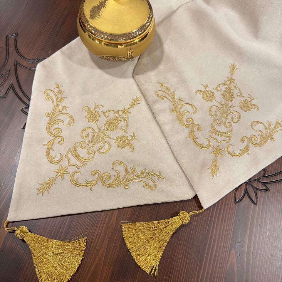 Sarma Nakışlı Krem Kadife Runner