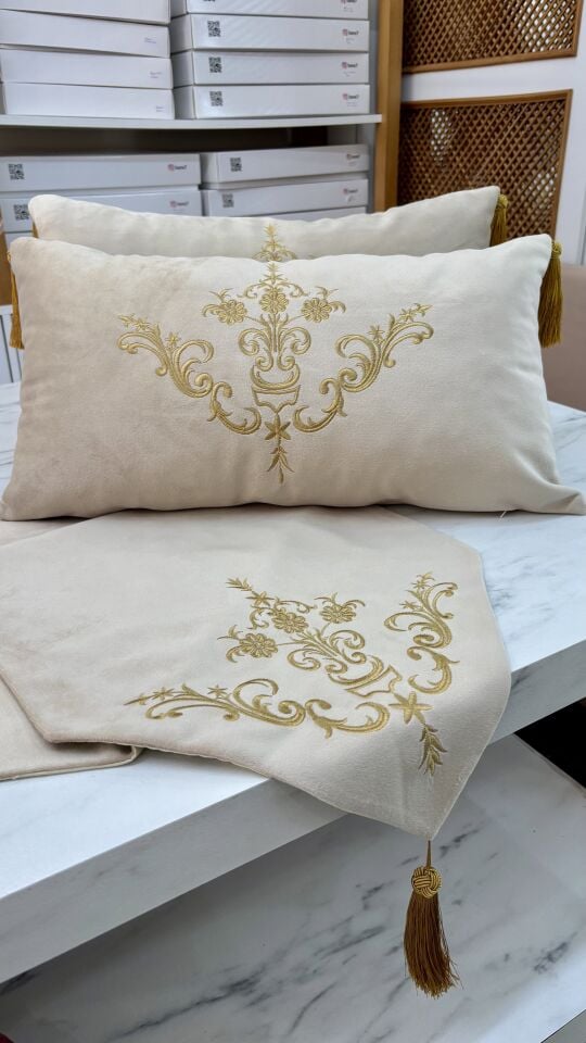 Sarma Nakışlı Krem Kadife Runner