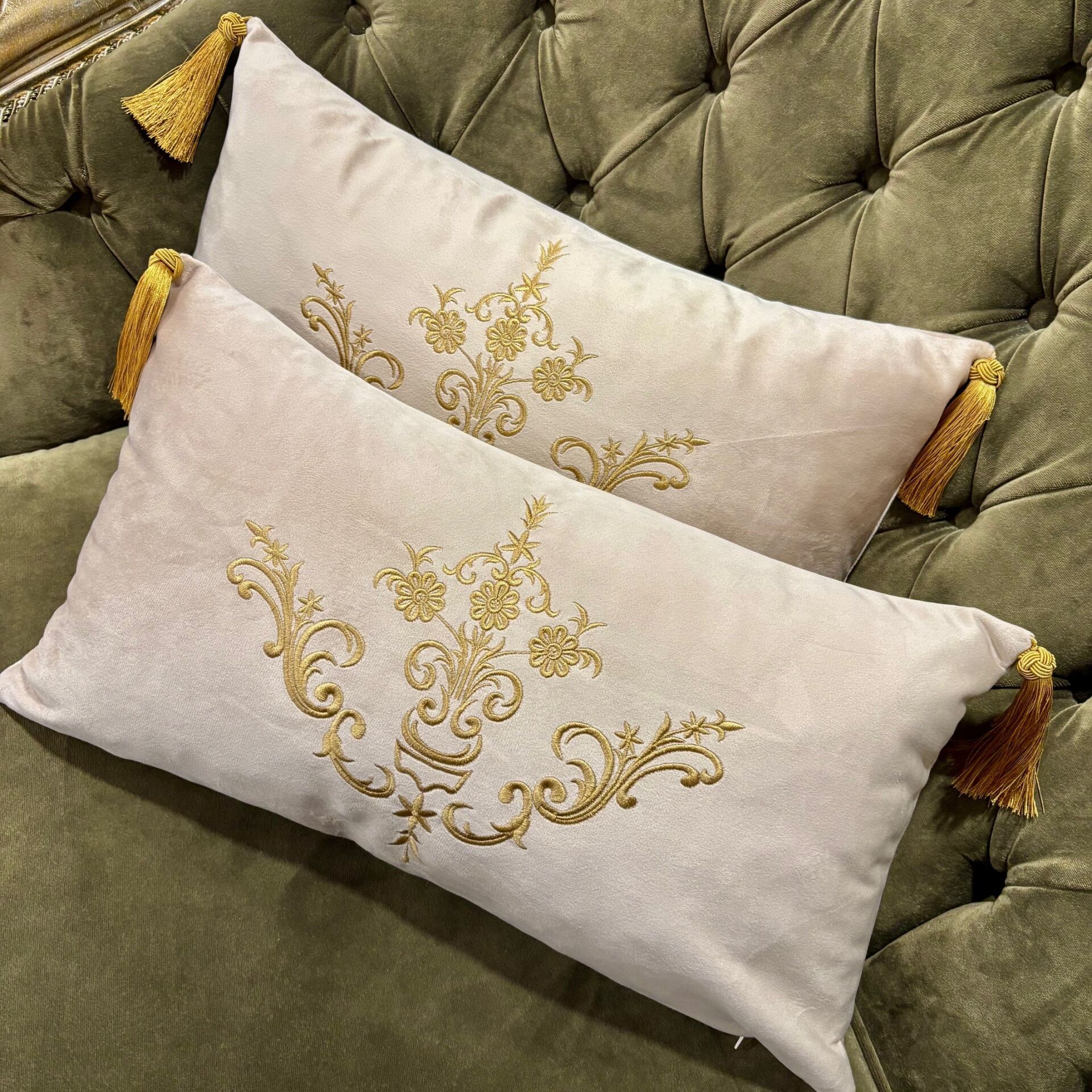 Sarma Nakışlı Krem Kadife 2'li Kırlent Kılıfı