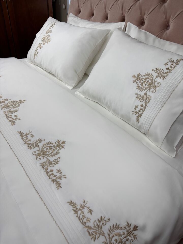 Klasik Sarma Nakışlı Nevresim Takımı Vizon