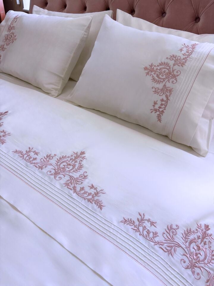 Klasik Sarma Nakışlı Nevresim Takımı Pudra