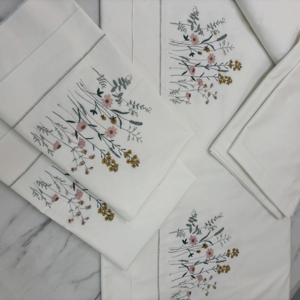 Kır Çiçeği İşlemeli Pamuk Nevresim Takımı