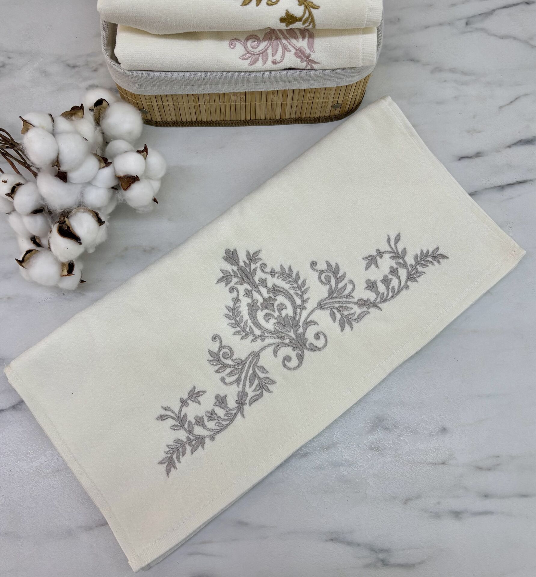 Sarma Nakışlı Kadife Havlu Gri