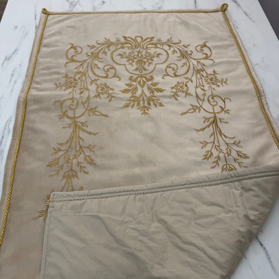 Sarma Nakışlı Kadife Seccade Krem