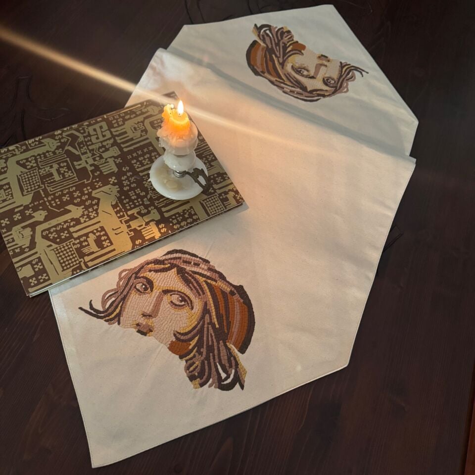 Zeugma Çingene Kızı İşlemeli Pamuk Kumaş Runner