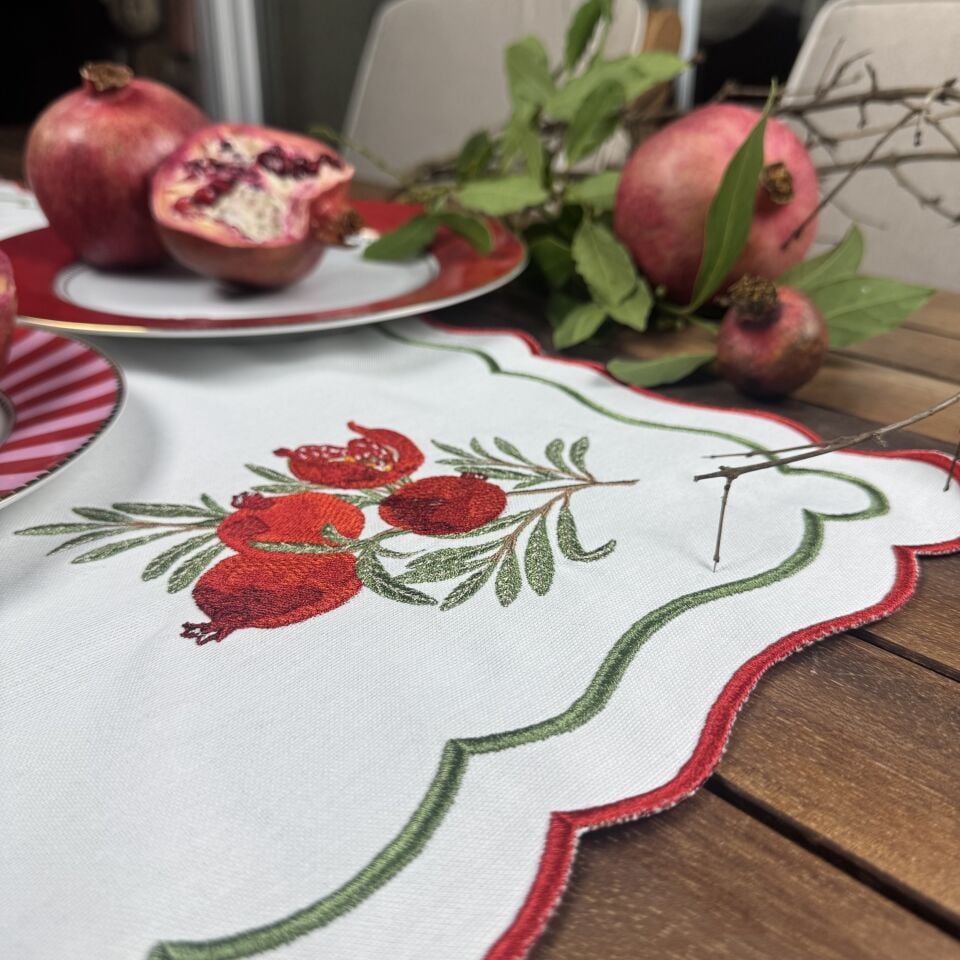 Nar İşlemeli Runner