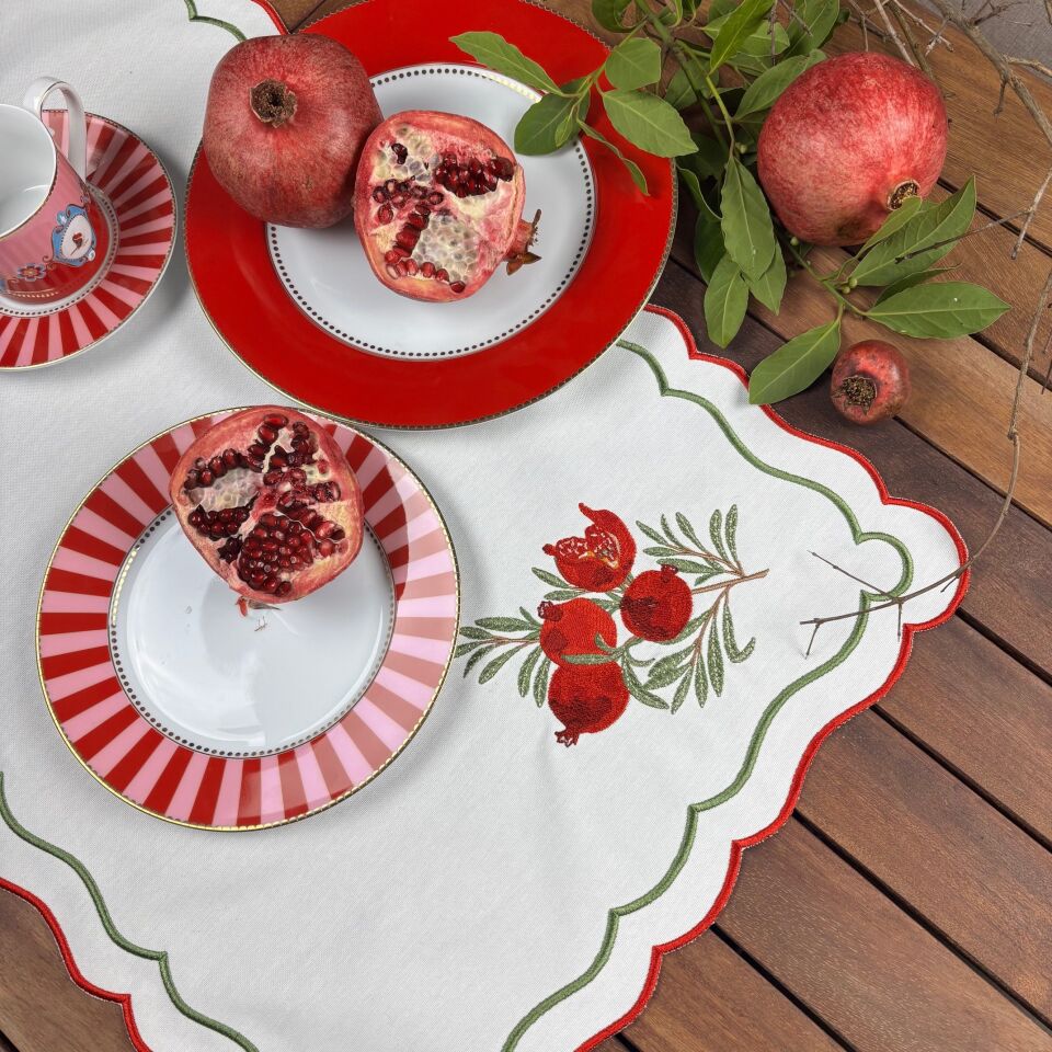 Nar İşlemeli Runner