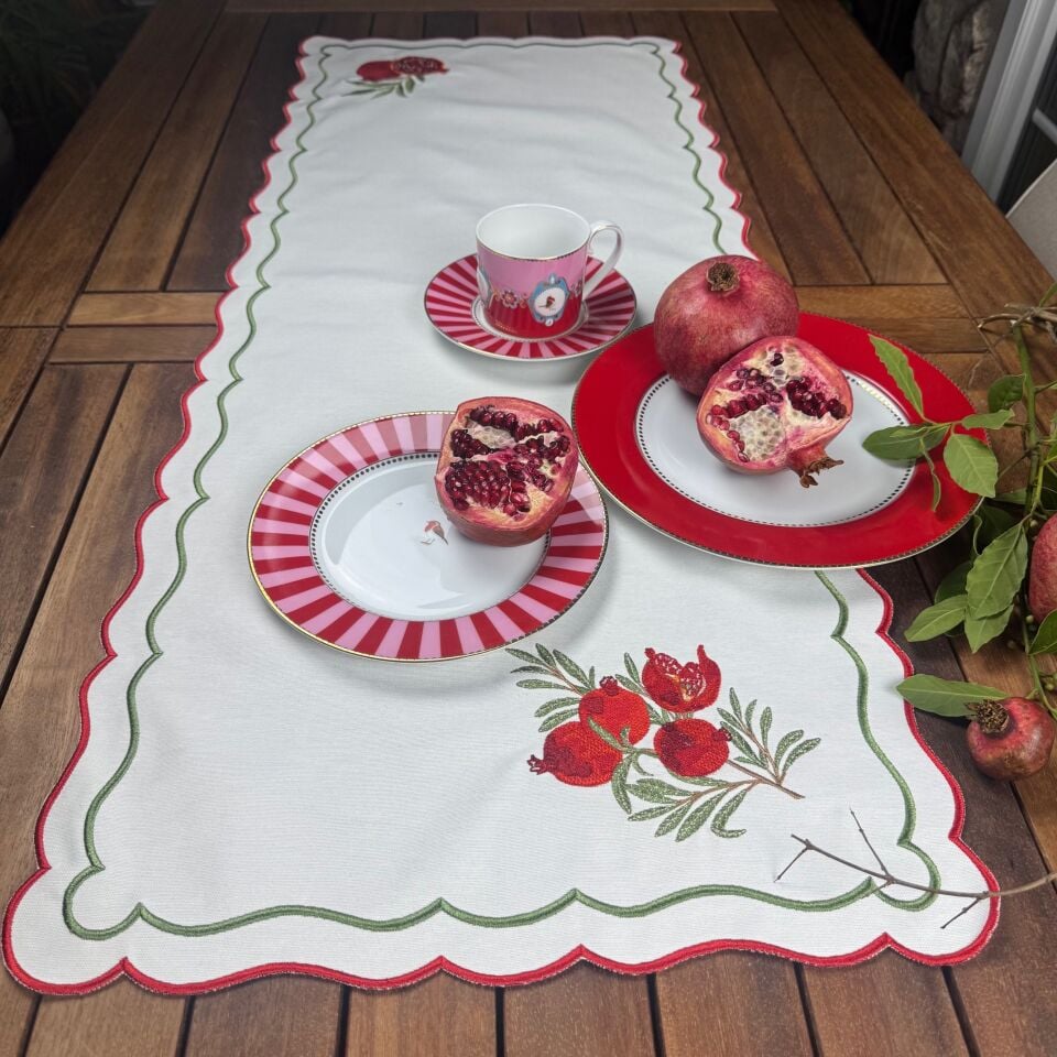 Nar İşlemeli Runner