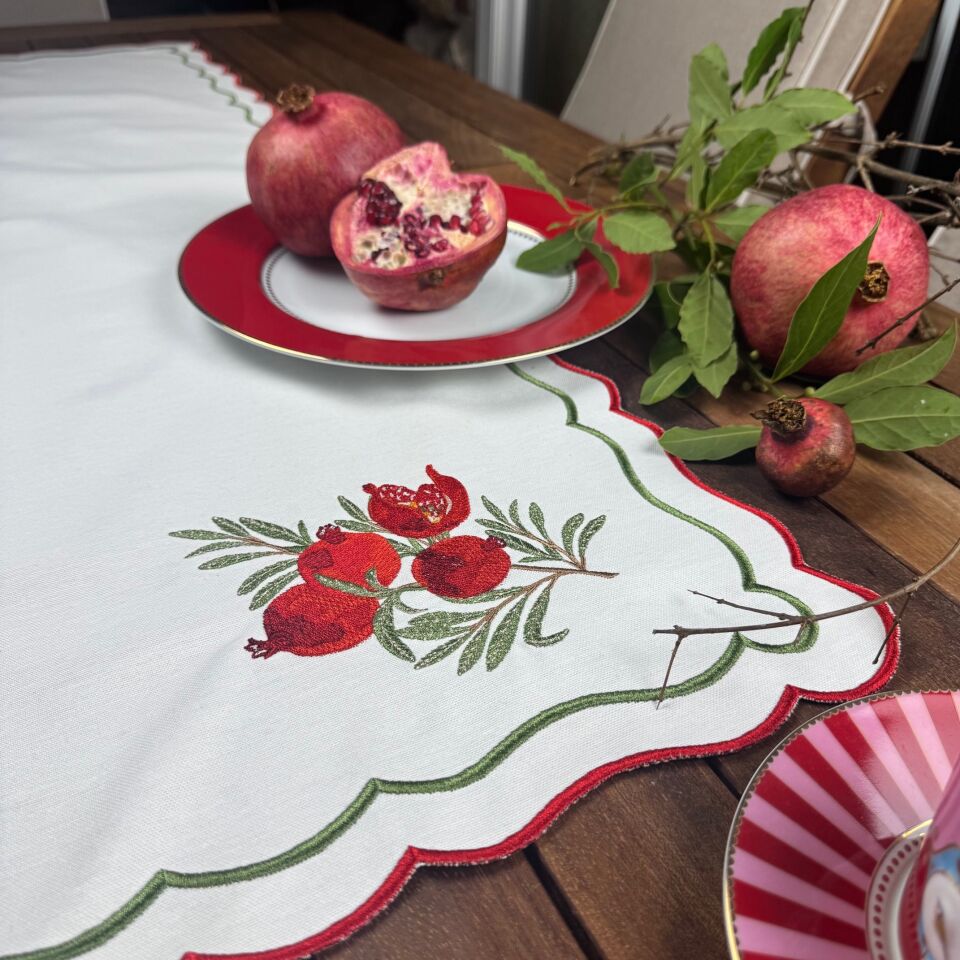 Nar İşlemeli Runner