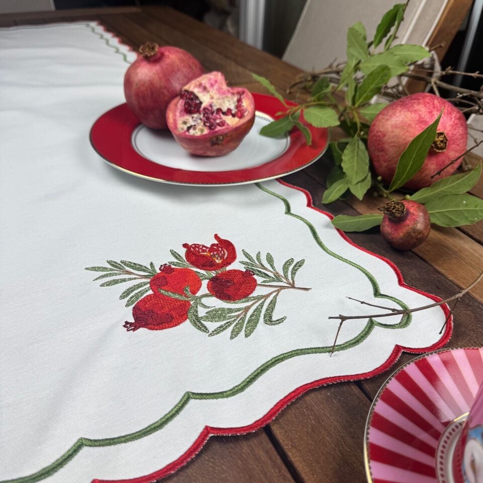 Nar İşlemeli Runner