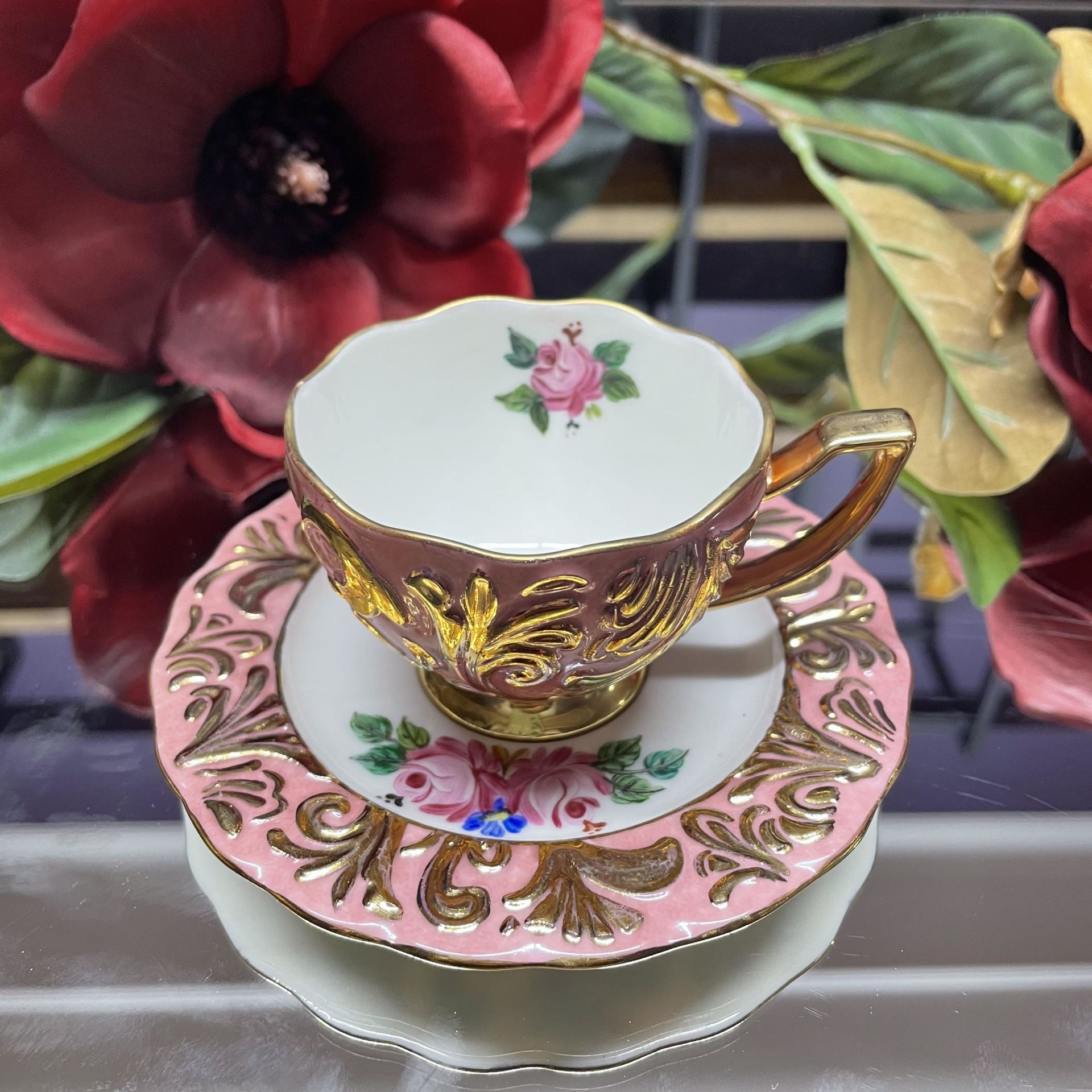 El Boyaması Begüm Fincan (beyaz) pembe