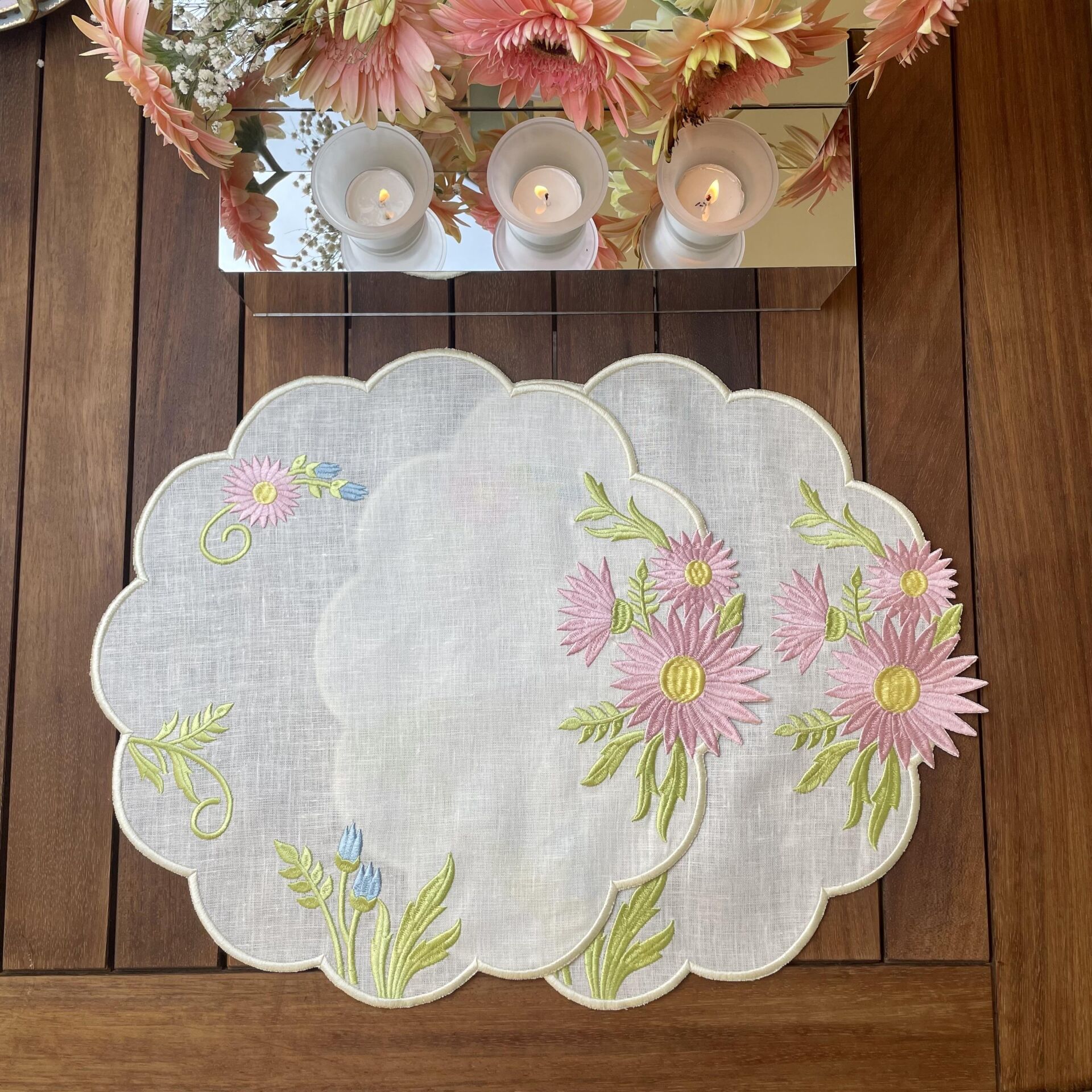 2'li Gerbera İşlemeli Keten Amerikan Servis/Supla