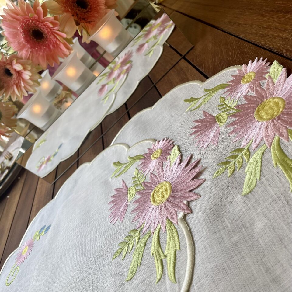 2'li Gerbera İşlemeli Keten Amerikan Servis/Supla