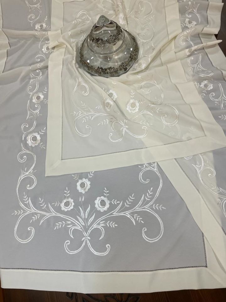 Ajurlu Çin İğnesi İpek Krep 5 Parça Salon Takımı
