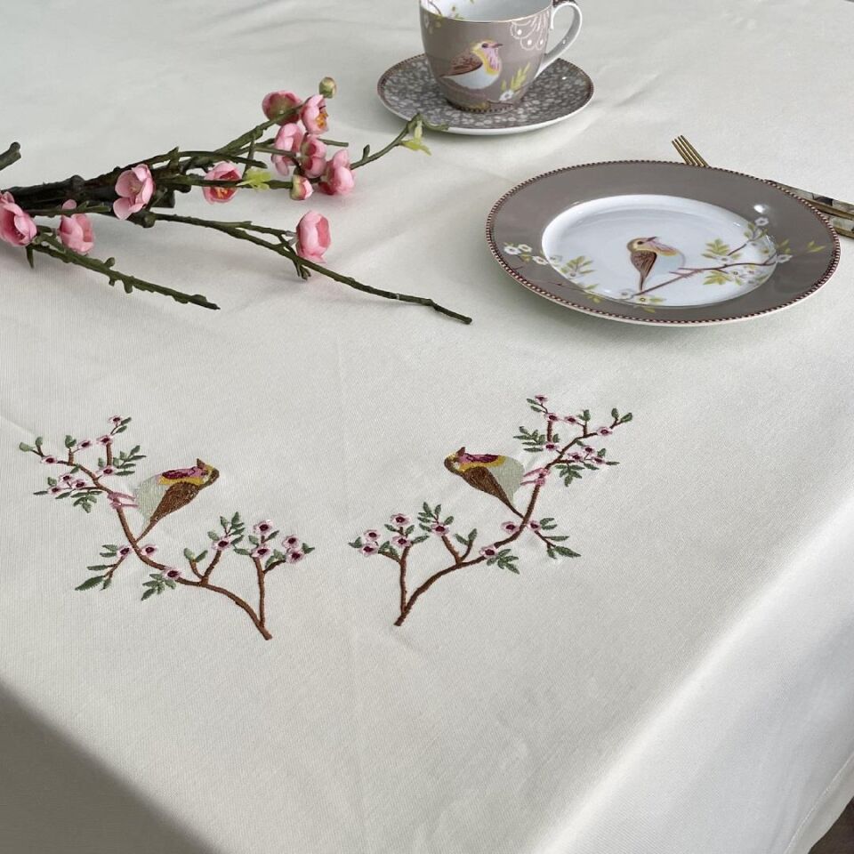 Kuş Nakışlı Masa Örtüsü