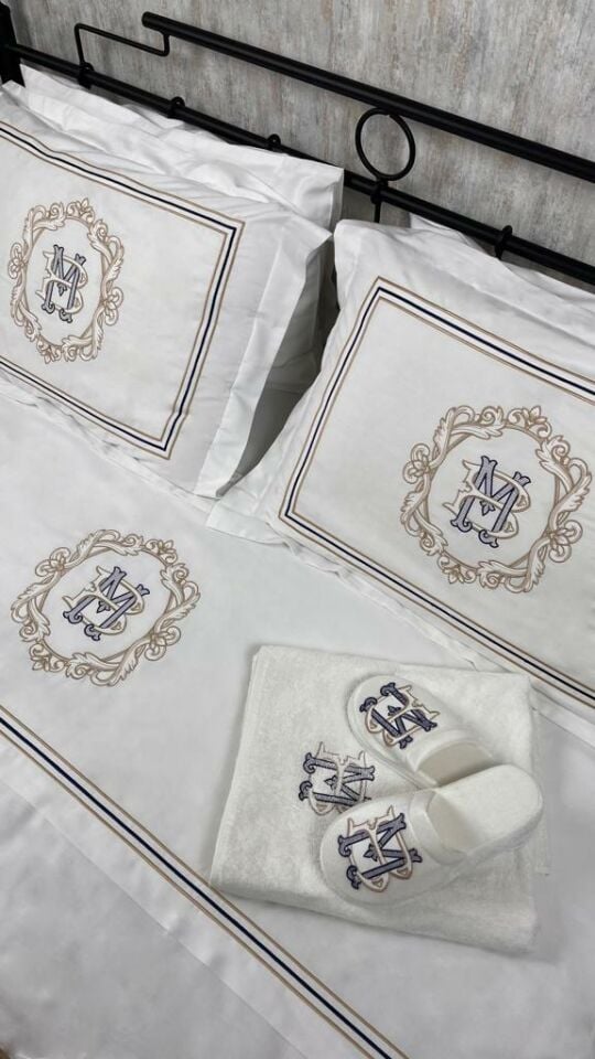 Kişiye Özel Monogram Çift Kişilik Nevresim Takımı Çelenk Modelleri