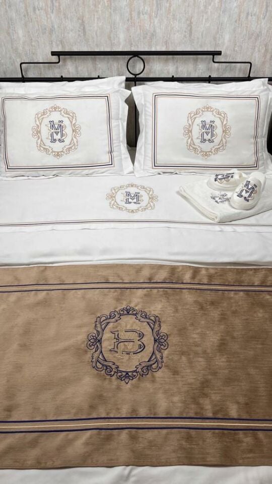 Kişiye Özel Monogram Çift Kişilik Nevresim Takımı Çelenk Modelleri