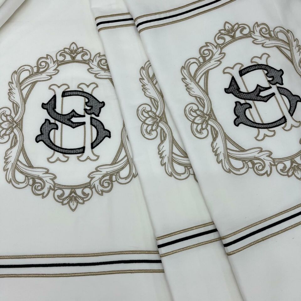 Kişiye Özel Monogram Çift Kişilik Nevresim Takımı Çelenk Modelleri