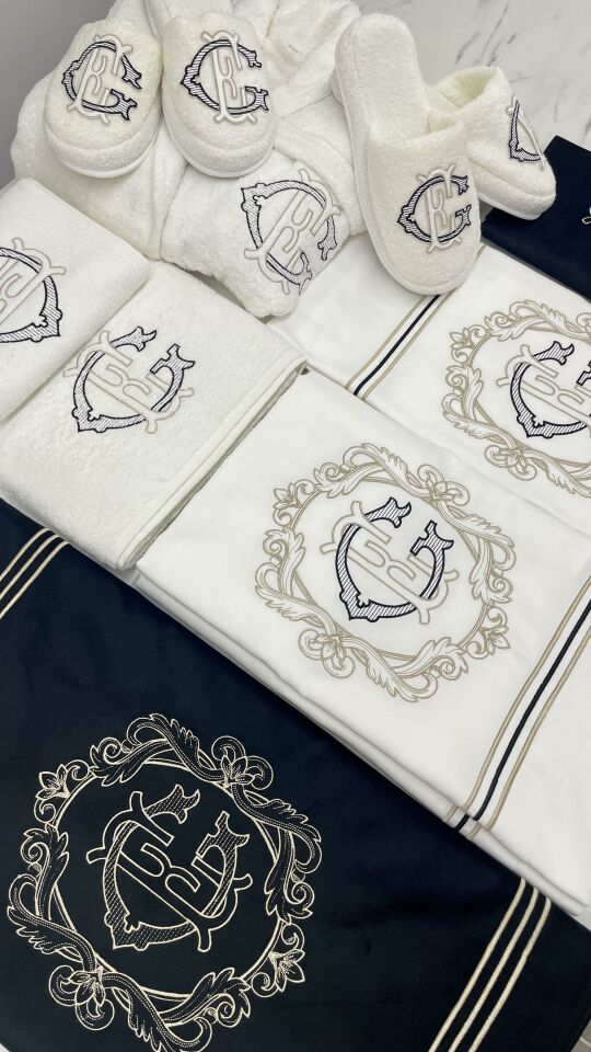 Kişiye Özel Monogram Çift Kişilik Nevresim Takımı Çelenk Modelleri