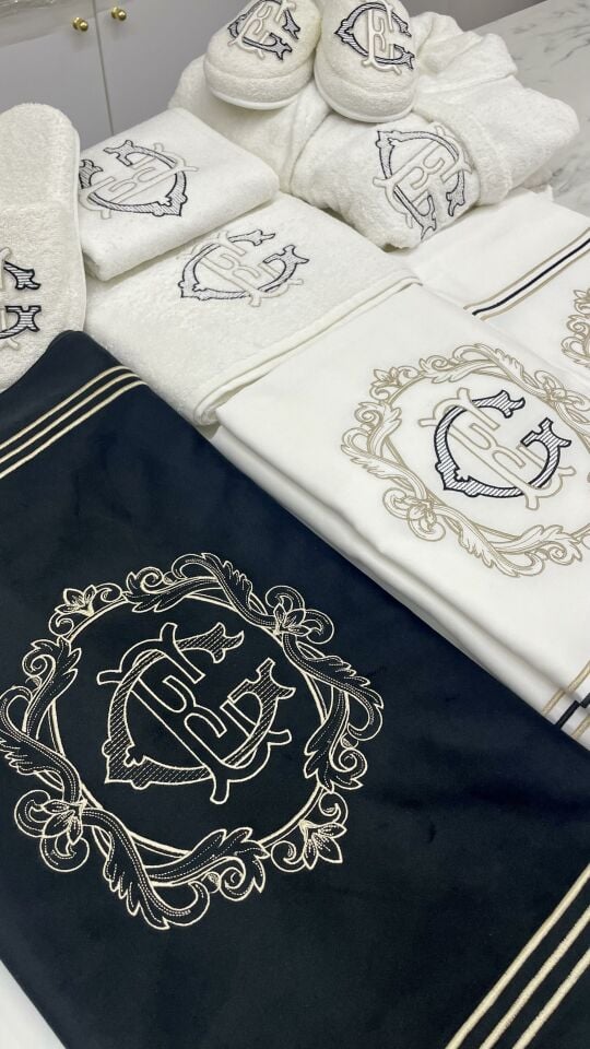 Kişiye Özel Monogram Çift Kişilik Nevresim Takımı Çelenk Modelleri