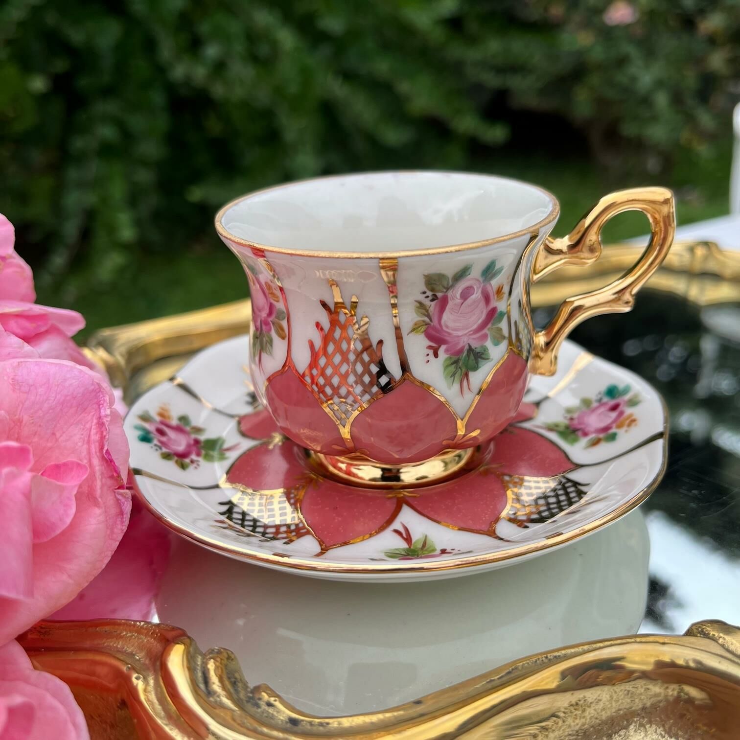 El Boyaması Gülistan Fincan Somon Pembe