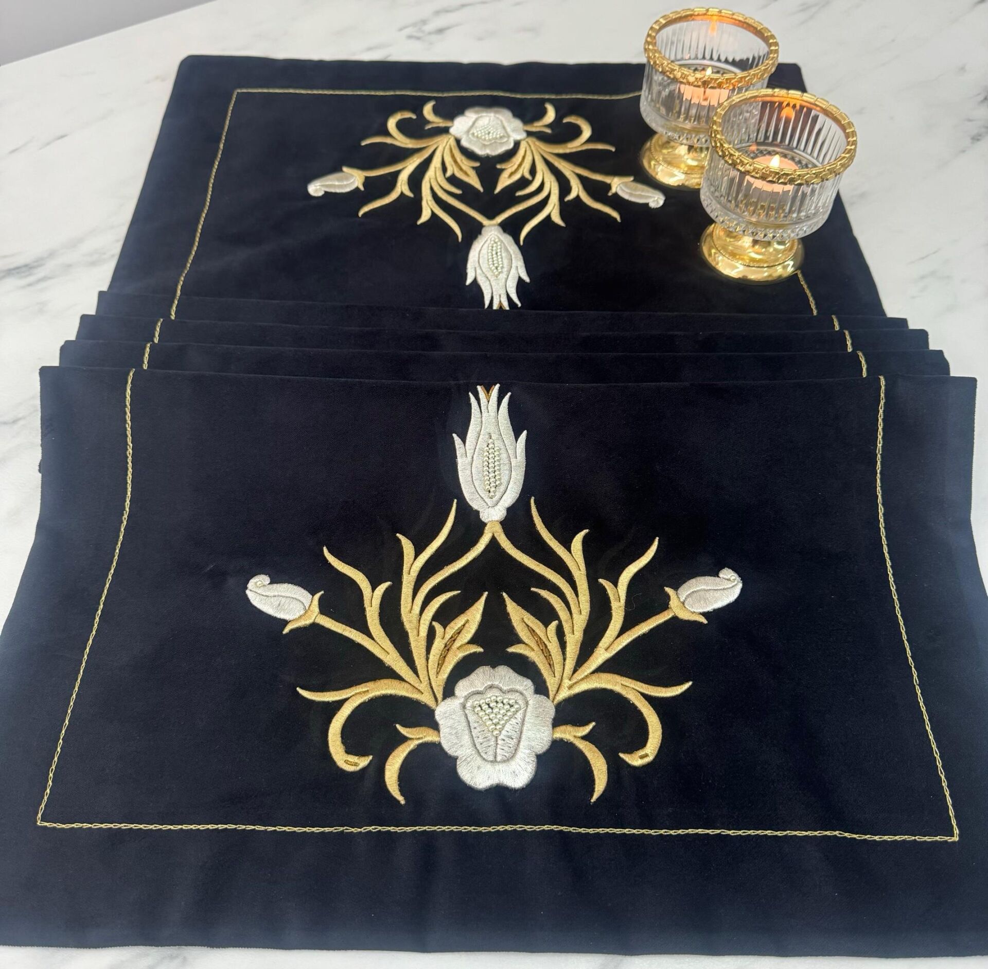 Siyah Kadife Sim Sırma Lale Nakışlı Runner