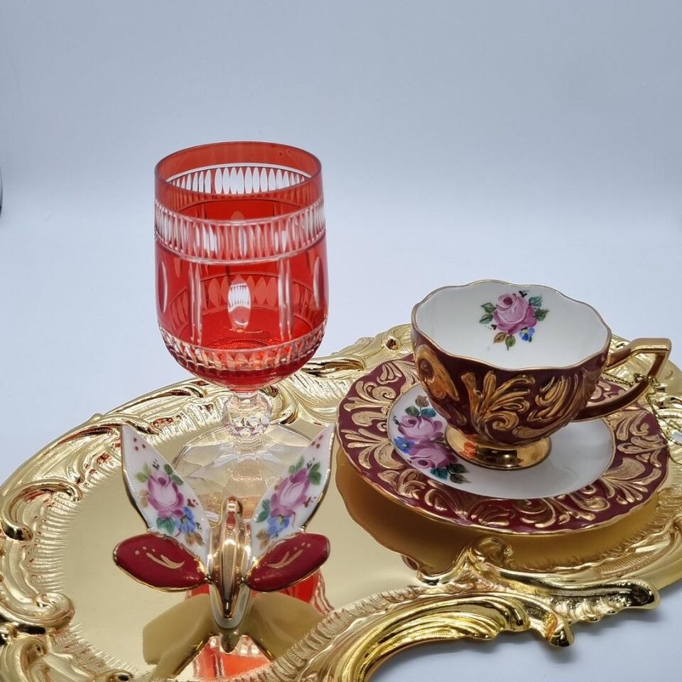 El Boyaması Porselen Kelebek Kırmızı