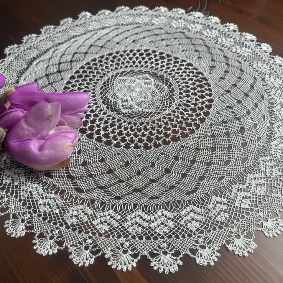 El İşi İğne Oyası Yuvarlak Örtü