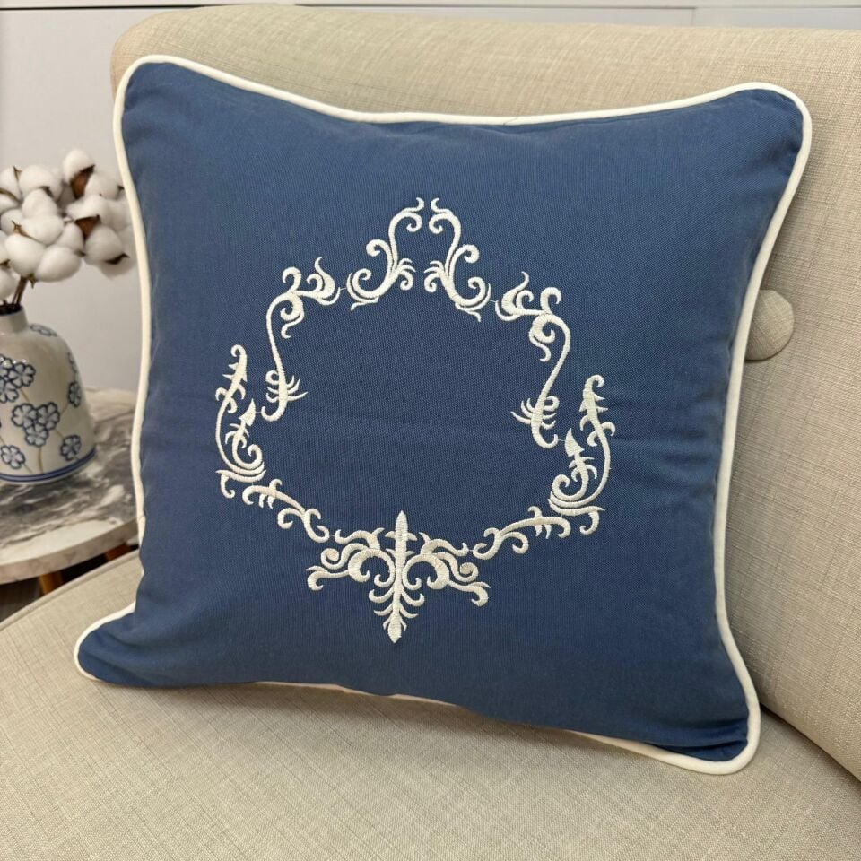 Ekru Çelenkli Mavi Kırlent Kılıfı