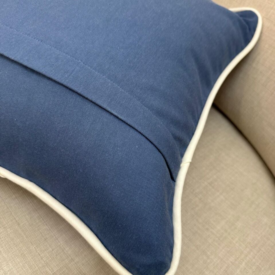 Ekru Çelenkli Mavi Kırlent Kılıfı