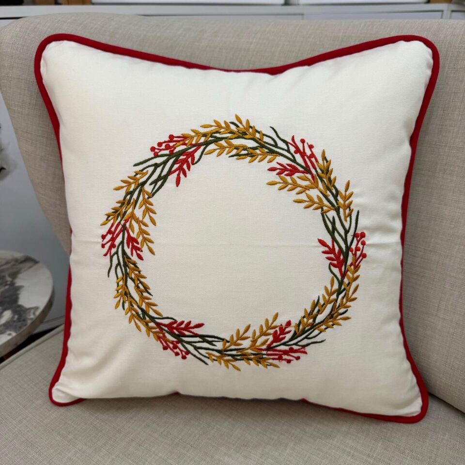 Renkli Çelenkli Kırmızı Biyeli Krem Kırlent Kılıfı