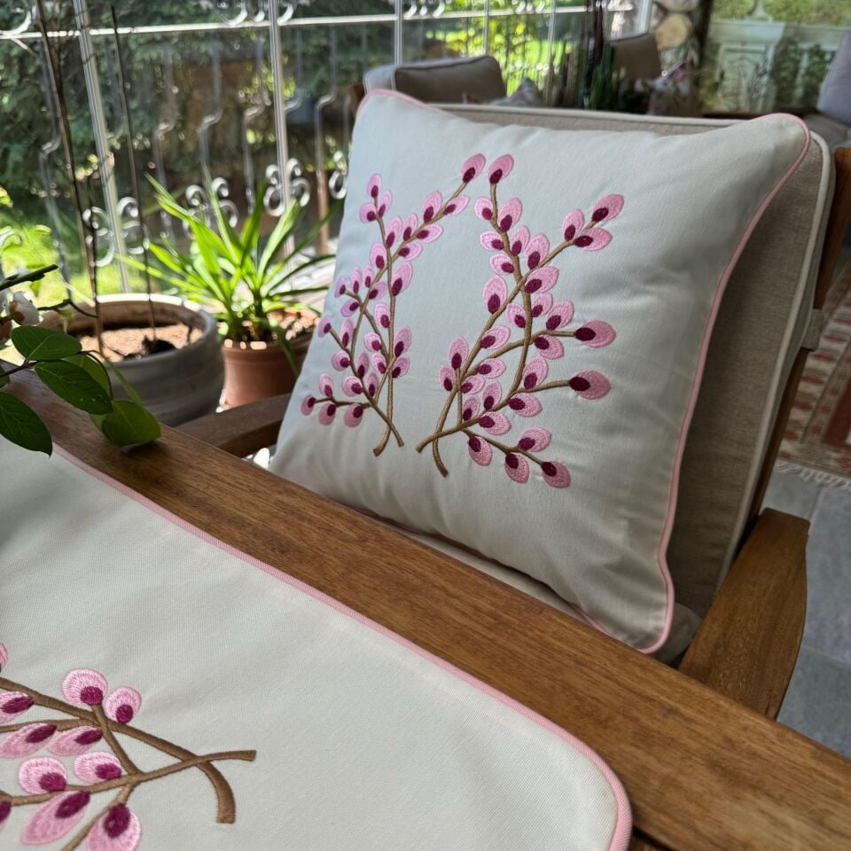 Bahar Dalı İşlemeli Krem Kırlent Kılıfı